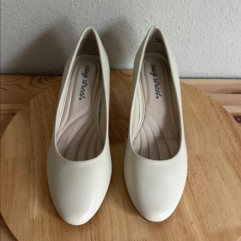 Easy Street Ballari Womens Round Stiletto Heel Pumps
